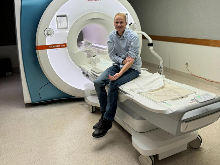 Un médico se auto trató su cáncer