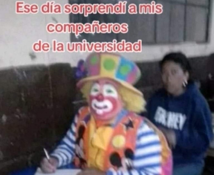 Presentó su examen de Derecho Penal vestido de payasito