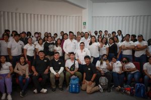 La candidata a la Gobernatura de Yucatán por Movimiento Ciudadano, propone un programa de becas para apoyar a los egresados en la búsqueda de empleo.
