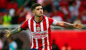 Víctor Guzmán le dio un triunfo importante a Chivas, en la ida de los cuartos de final de la Liga Mx ante Toluca.