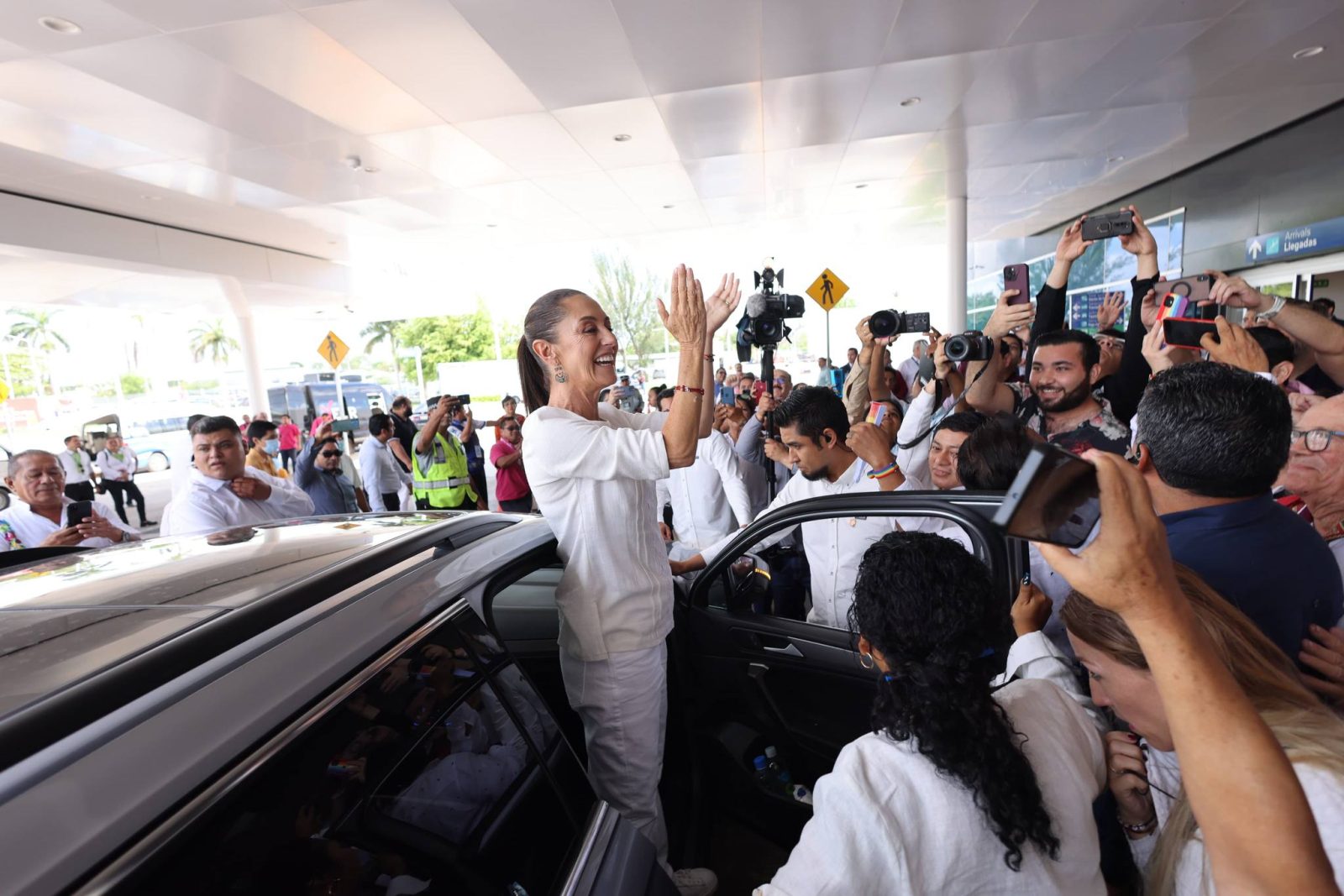 Claudia Sheinbaum continúa recorriendo el país; llega a Yucatán
