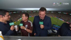 El sábado en el medio tiempo del México vs Brasil, se dio a conocer al primer participante de La Casa De Los Famosos México, segunda temporada, que resulto ser Mario ``Mayito´´ Bezares.