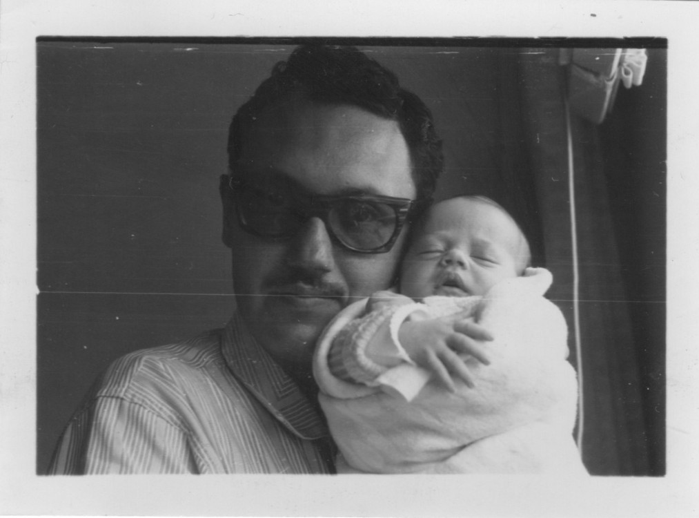 Sheinbaum Felicita a los Padres en su Día y Recuerda a su Padre con Cariño