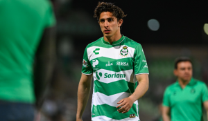 El mediocampista mexicano Alan Cervantes, es nuevo jugador del América, y llega proveniente de Santos Laguna.