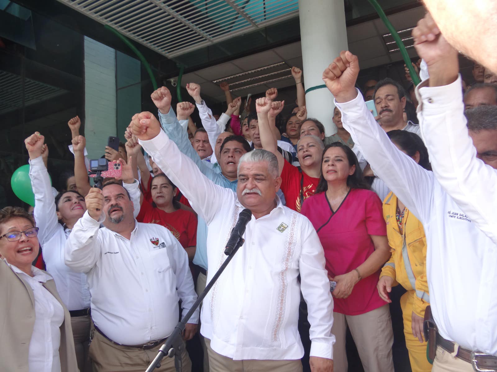 Andrés Francisco Aguilar se registra para la dirigencia de la Sección 30 del STPRM