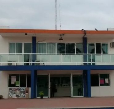 Ayuntamiento de Medellín de Bravo sufre corte de luz por deuda con CFE