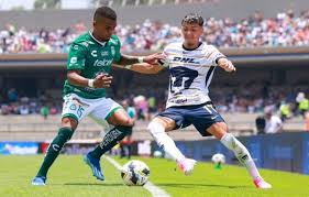 Pumas demostró un buen fútbol, y lo demostró goleando 4-1 al León, y le dio la primer alegría a su afición, consiguiendo sus primeros tres puntos y el liderato.