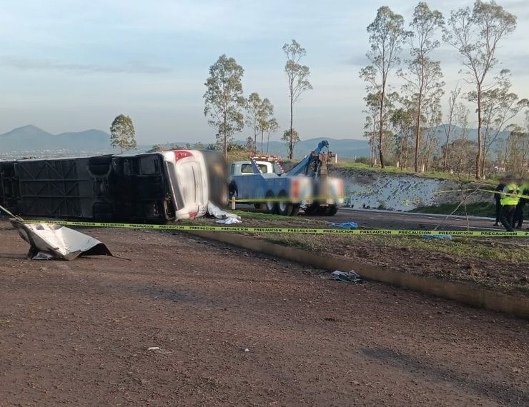 Accidente en la carretera Texcoco-Calpulalpan deja un muerto y 12 lesionados