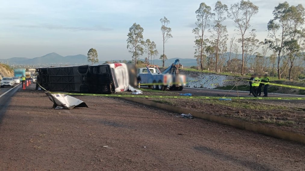 Accidente en la carretera Texcoco-Calpulalpan deja un muerto y 12 lesionados