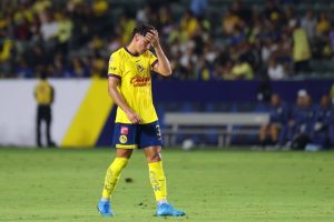 El defensa chileno Igor Lichnovsky, será baja por lo que resta del torneo, y parte del próximo.