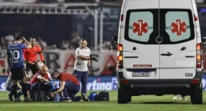 Fue en el minuto 84, cuando Izquierdo se desplomó, e inmediatamente entró la abulancia, para trasladarlo al Hoslpital Albert Enstein, de Sao Paulo, Brasil, donde lamentablemete falleció el dia de ayer, a las 21:38,