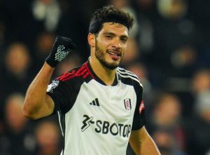 Raúl Jiménez está teniendo buen rendimiento en pretemporada con el Fullham, y de seguir así, podría regresar a Selección.