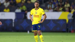 Por si faltaban más malas noticias para el América, el defensa uruguayo Sebastián Cáceres, salió en el medio tiempo, por lesión, la cual se desconoce hasta el momento.