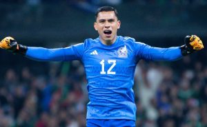 El arquero del América, Luis Ángel Malagón, hizo una atajada en la primera mitad, que evitó el gol de Canadá.