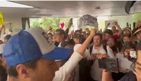 Senado reanuda sesión sobre Reforma Judicial en medio de protestas; traslado a sede alterna en Xicoténcatl