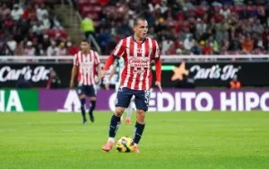 El canterano de las Chivas Hugo Camberos, se convirtió en el villano de la jornada 7, luego de meter un autogol en el último minuto, que le dio la victoria al Toluca.