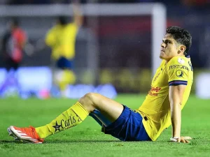 Israel Reyes, tuvo uno de sus peores partidos con América, cometiendo dos errores que terminaron en goles del Necaxa.