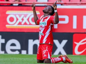 Con su gol ante América, Cambindo llega a siete anotaciones en el Clausura 2025, convirtiéndose en líder de goleo.