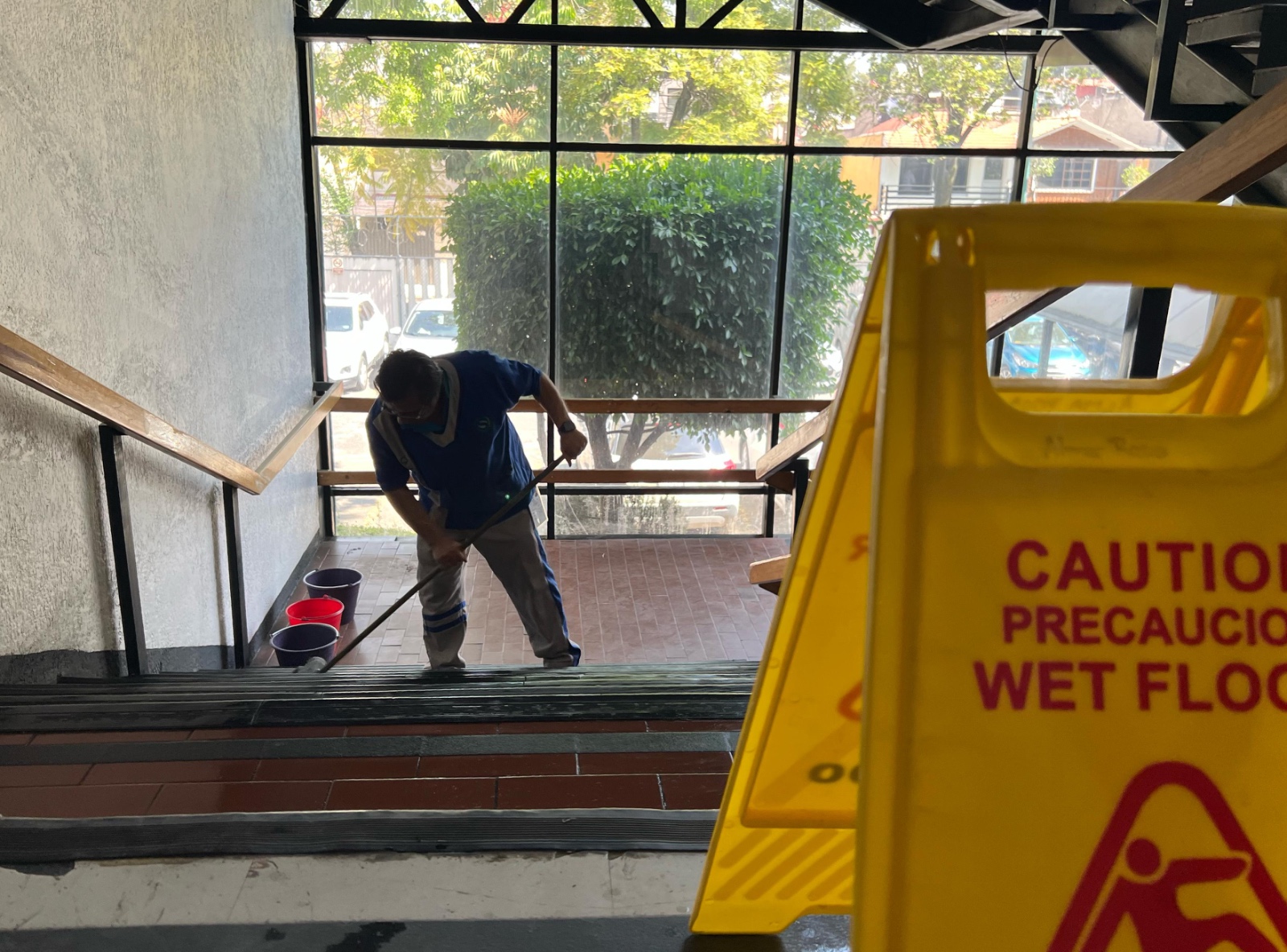 Señalan a funcionario del ISSSTE por presunta injerencia directa en el fallo de una licitación pública